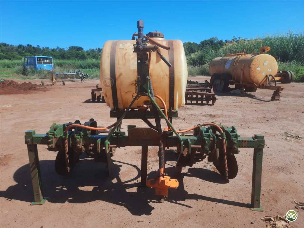 IMPLEMENTOS AGRICOLAS CULTIVADOR COBRIDOR DE CANA Marcão Tratores UBERABA MINAS GERAIS MG